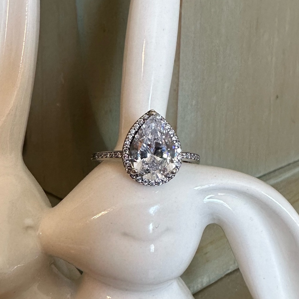 Pandora RADIANT TEARDROP RING